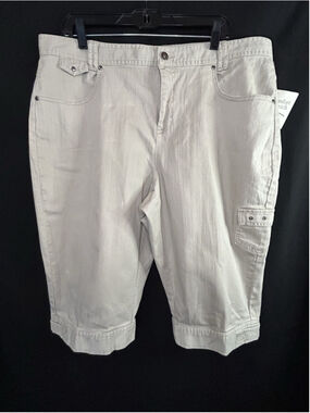 CJ Banks Comfort Stretch Khaki Capri Pants Cargo Pocket Rivets NWT 18W Plus